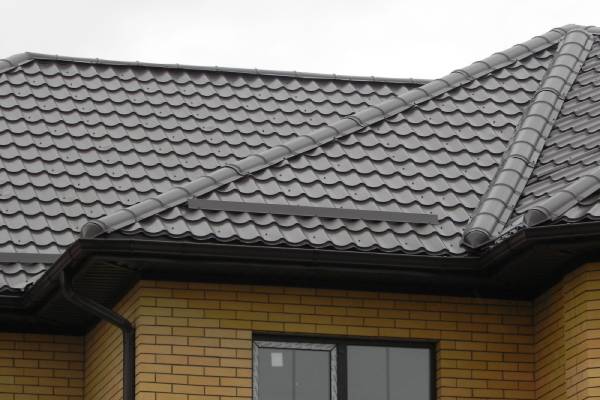 Metal Roof Vs. Shingles: A Cost Comparison
